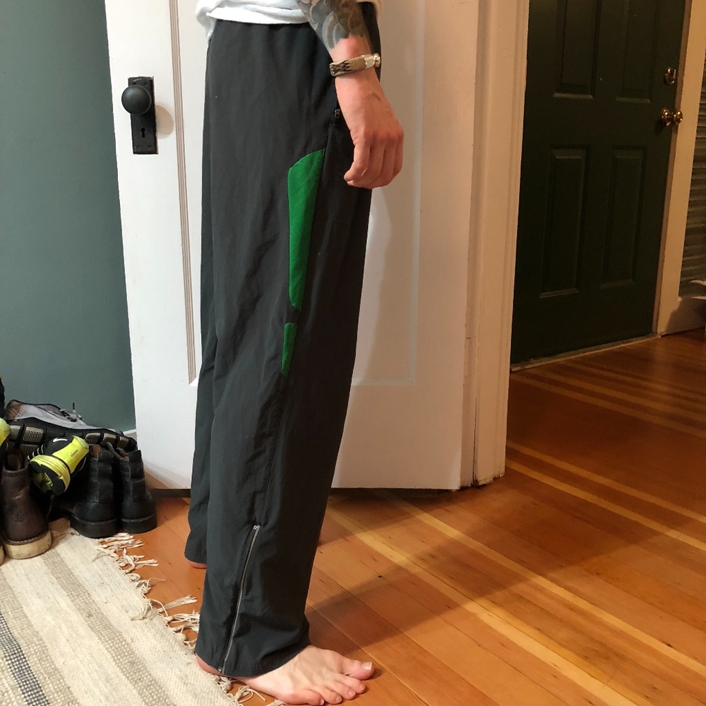 Nike Jogging Pants - Picture 2 of 4